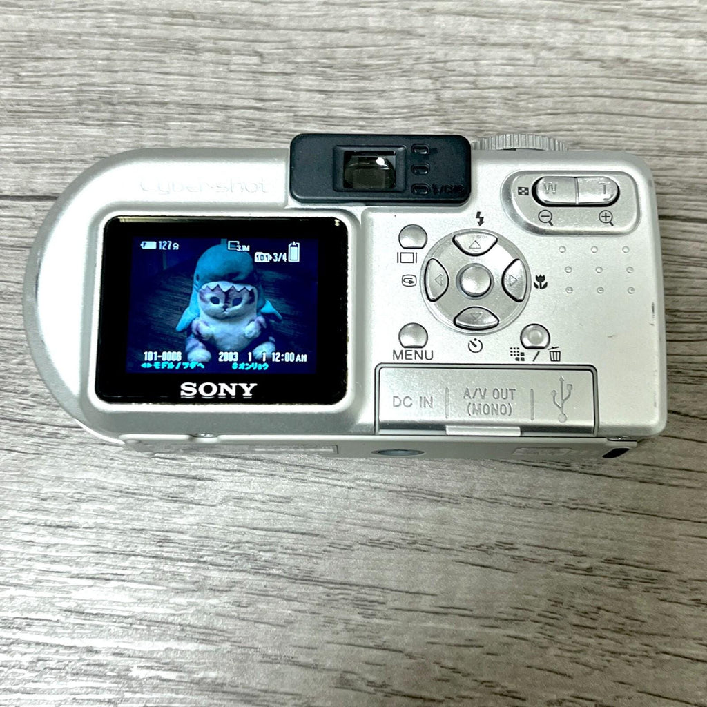 Sony DSCP8 Cyber-shot 3.2MP Digital Camera- Tested -Works  -Read Description-