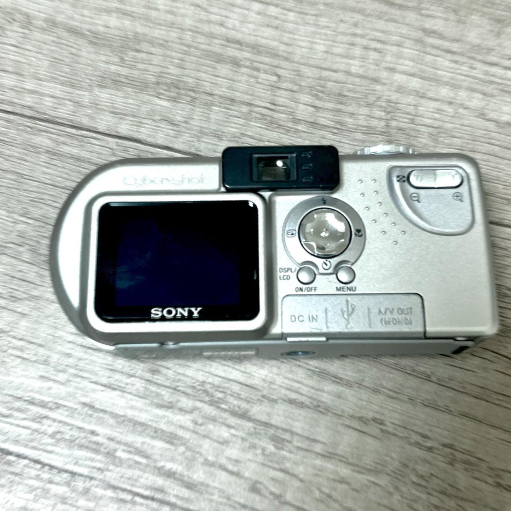 Sony DSCP9 Cyber-shot 4.0MP Digital Camera- Tested -Works  -Read Description-