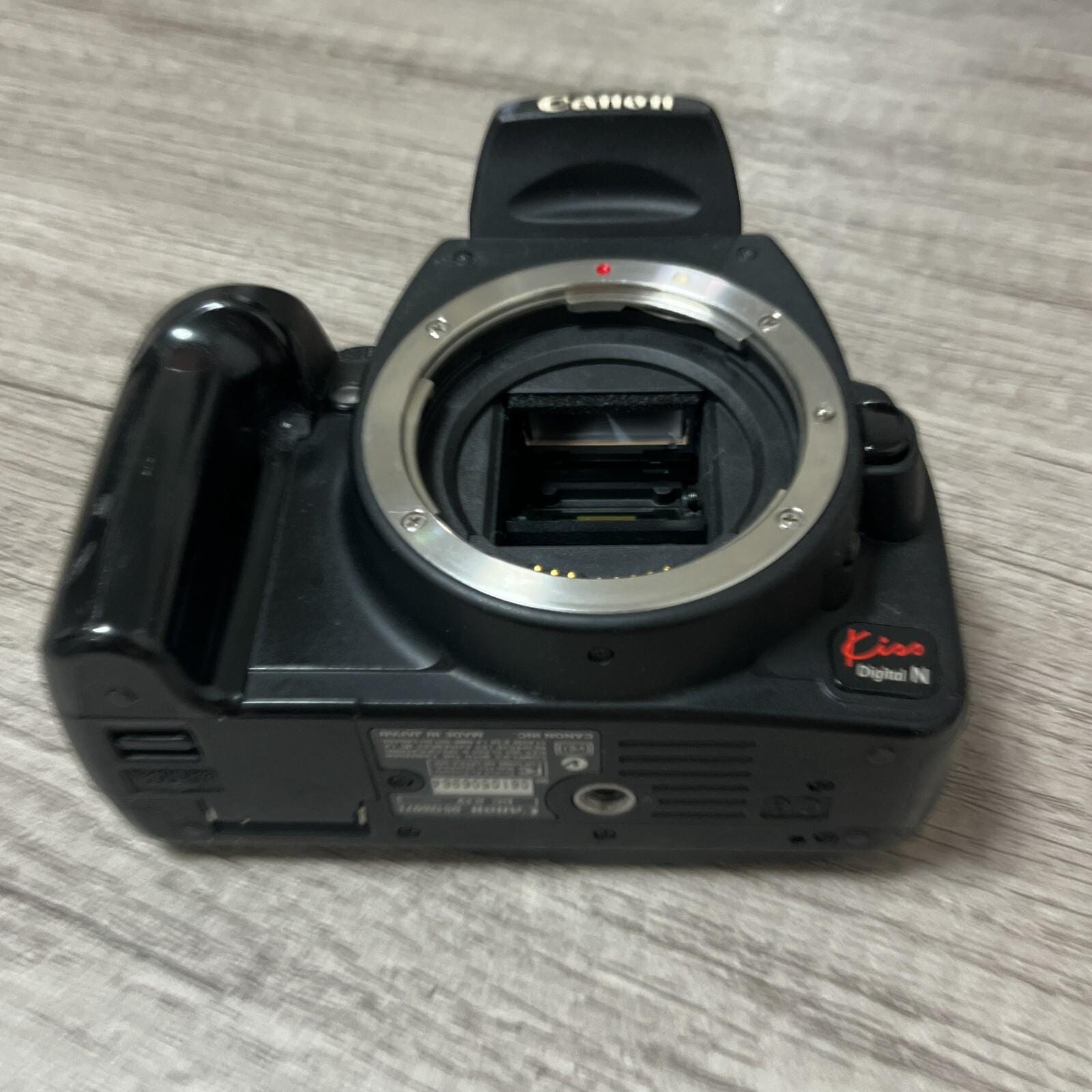 Canon EOS Kiss Digital N Digital Camera (Body Only, No Battery) - Not Working