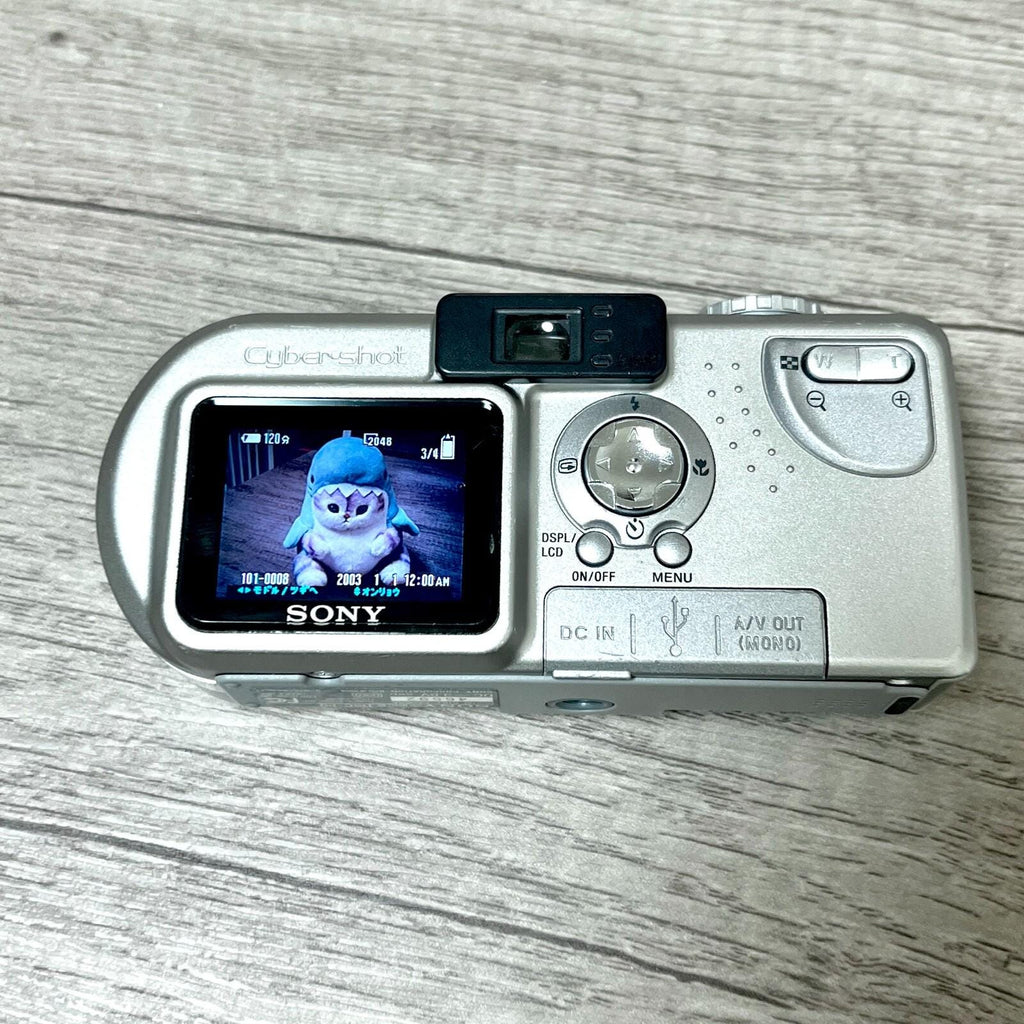 Sony DSCP9 Cyber-shot 4.0MP Digital Camera- Tested -Works  -Read Description-
