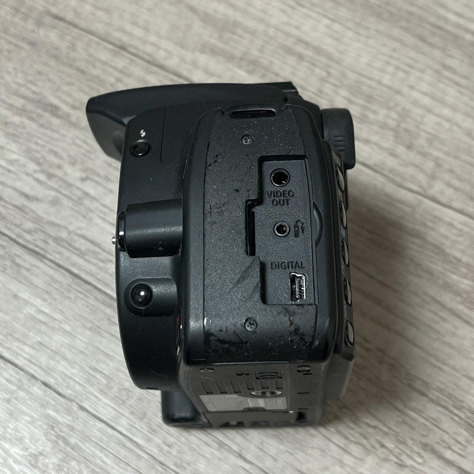 Canon EOS Kiss Digital N Digital Camera – Works & In Good Shape (Body Only, No Battery)