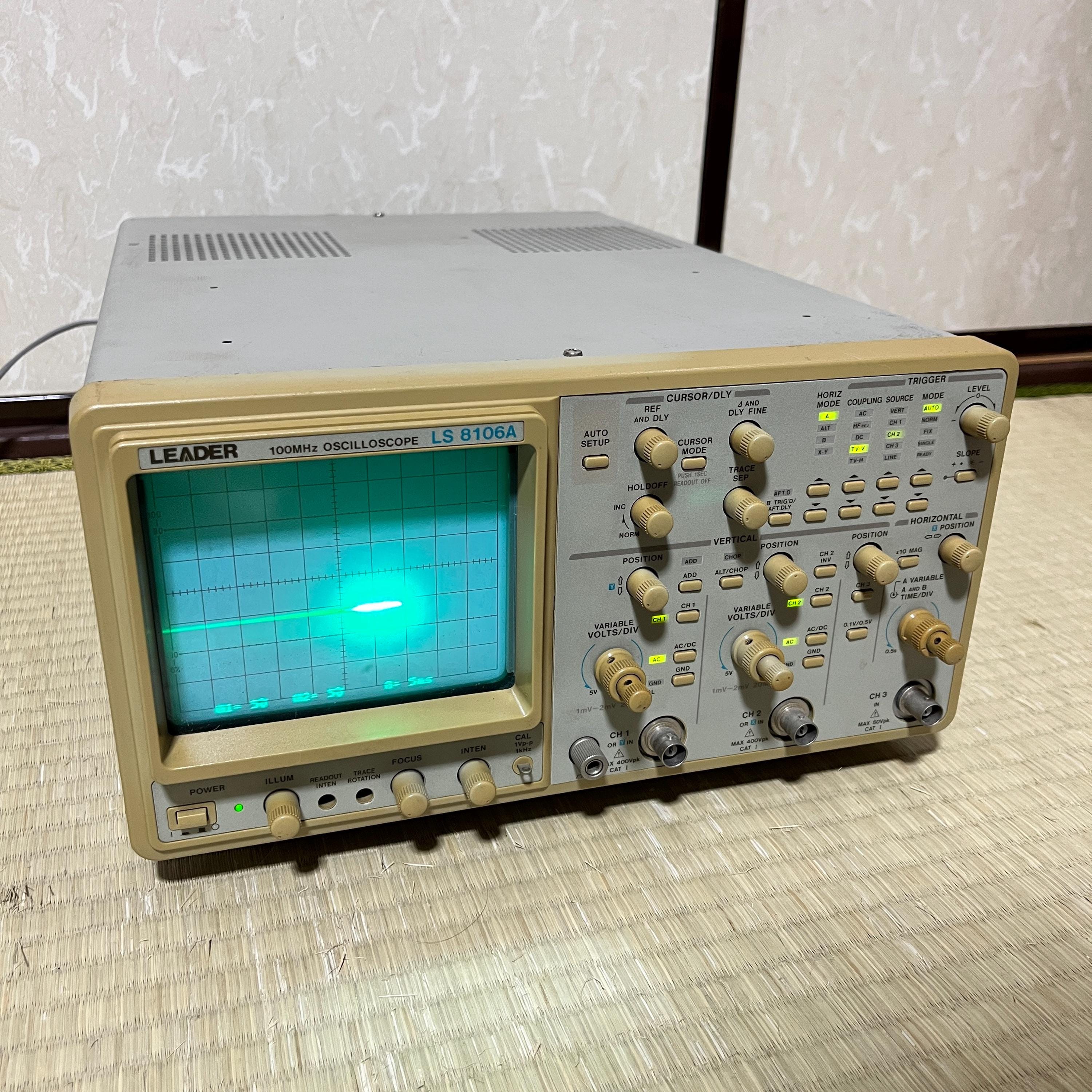 Leader LS-8106A 100MHz 3-Channel Analog Oscilloscope – CRT Display, Auto-Setup, Vintage Lab Equipment