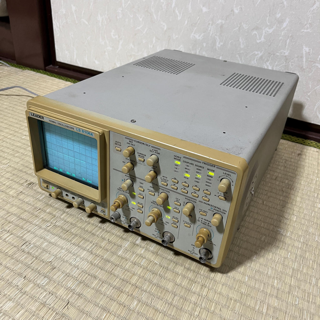 Leader LS-8106A 100MHz 3-Channel Analog Oscilloscope – CRT Display, Auto-Setup, Vintage Lab Equipment