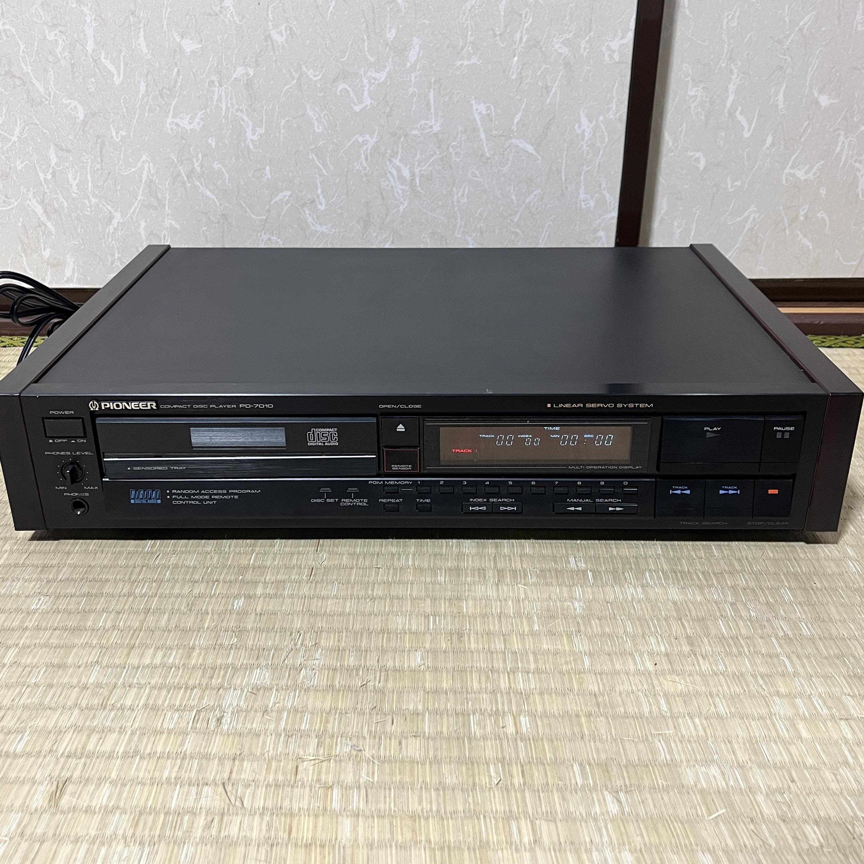 Vintage Pioneer PD-7010 CD Player – Reads Discs, No Audio Output, For Parts or Repair