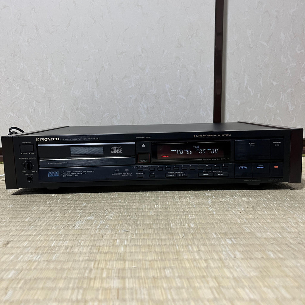 Vintage Pioneer PD-7010 CD Player – Reads Discs, No Audio Output, For Parts or Repair
