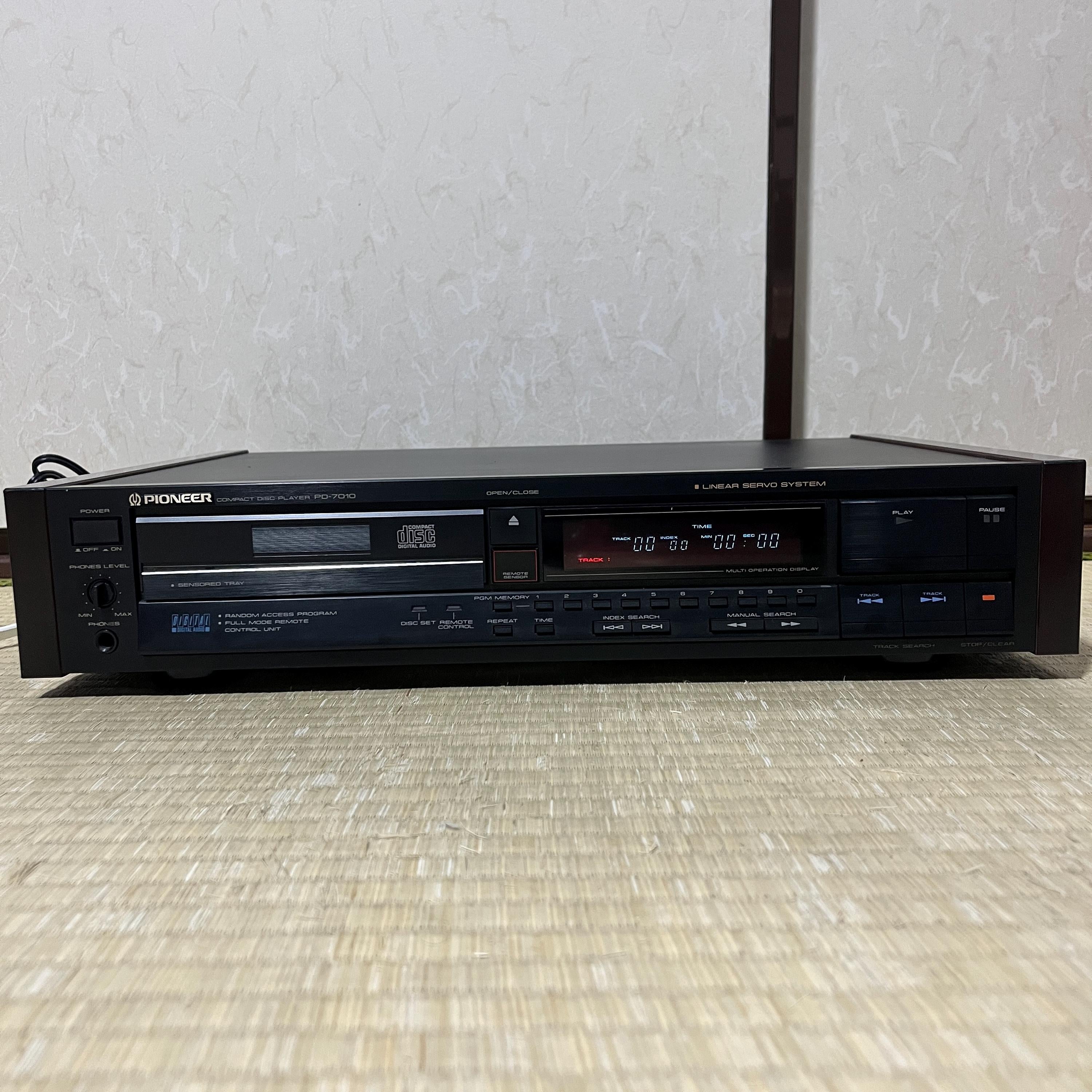 Vintage Pioneer PD-7010 CD Player – Reads Discs, No Audio Output, For Parts or Repair