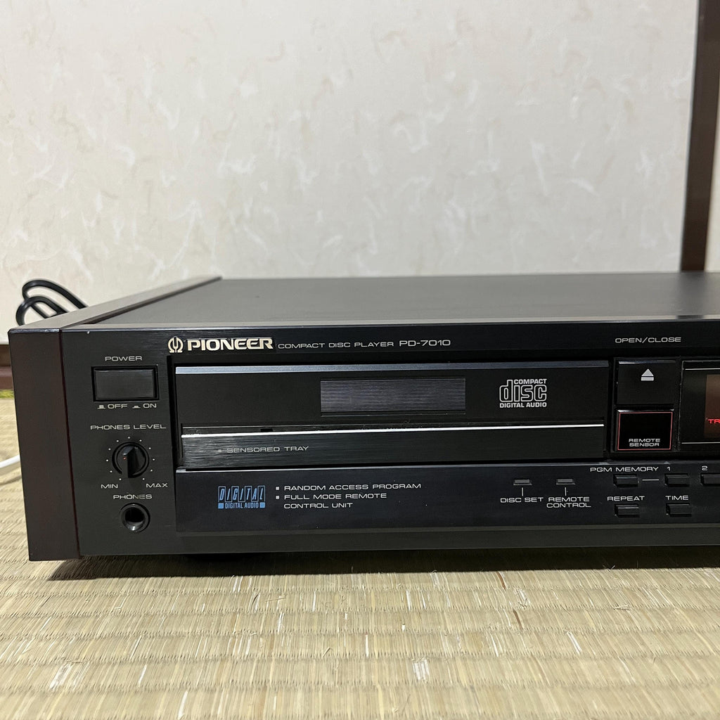 Vintage Pioneer PD-7010 CD Player – Reads Discs, No Audio Output, For Parts or Repair