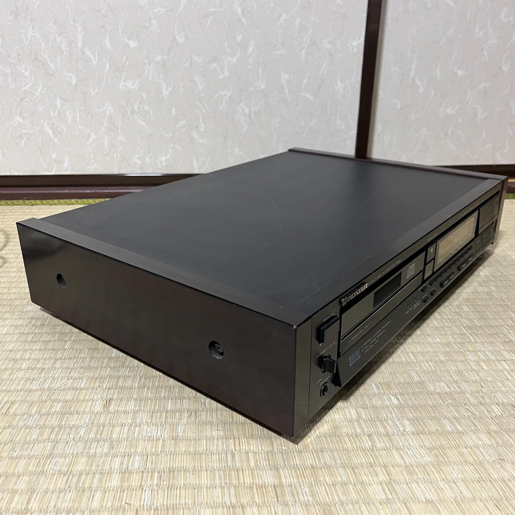Vintage Pioneer PD-7010 CD Player – Reads Discs, No Audio Output, For Parts or Repair